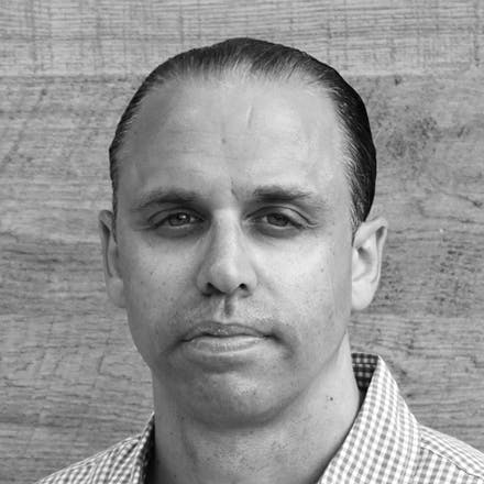 Nick Turse es un redactor de The Intercept que informa sobre cuestiones de seguridad nacional y política exterior. Acaba de publicar “Next Time They'll Come to Count the Dead: War and Survival in South Sudan” y, con anterioridad, “Tomorrow's Battlefield: U.S. Proxy Wars and Secret Ops in Africa” y “Kill Anything That Moves: The Real American War in Vietnam”. Ha escrito para el New York Times, Los Angeles Times, San Francisco Chronicle, The Nation y Village Voice, entre otras publicaciones. Ha recibido el premio Ridenhour de periodismo de investigación, el premio James Aronson de periodismo sobre justicia social y una beca Guggenheim. Turse es miembro del Nation Institute y director de TomDispatch.com.