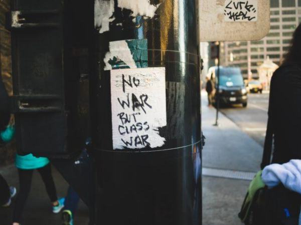 Es la guerra de clases, estúpido: Una velada con Noam&nbsp;Chomsky