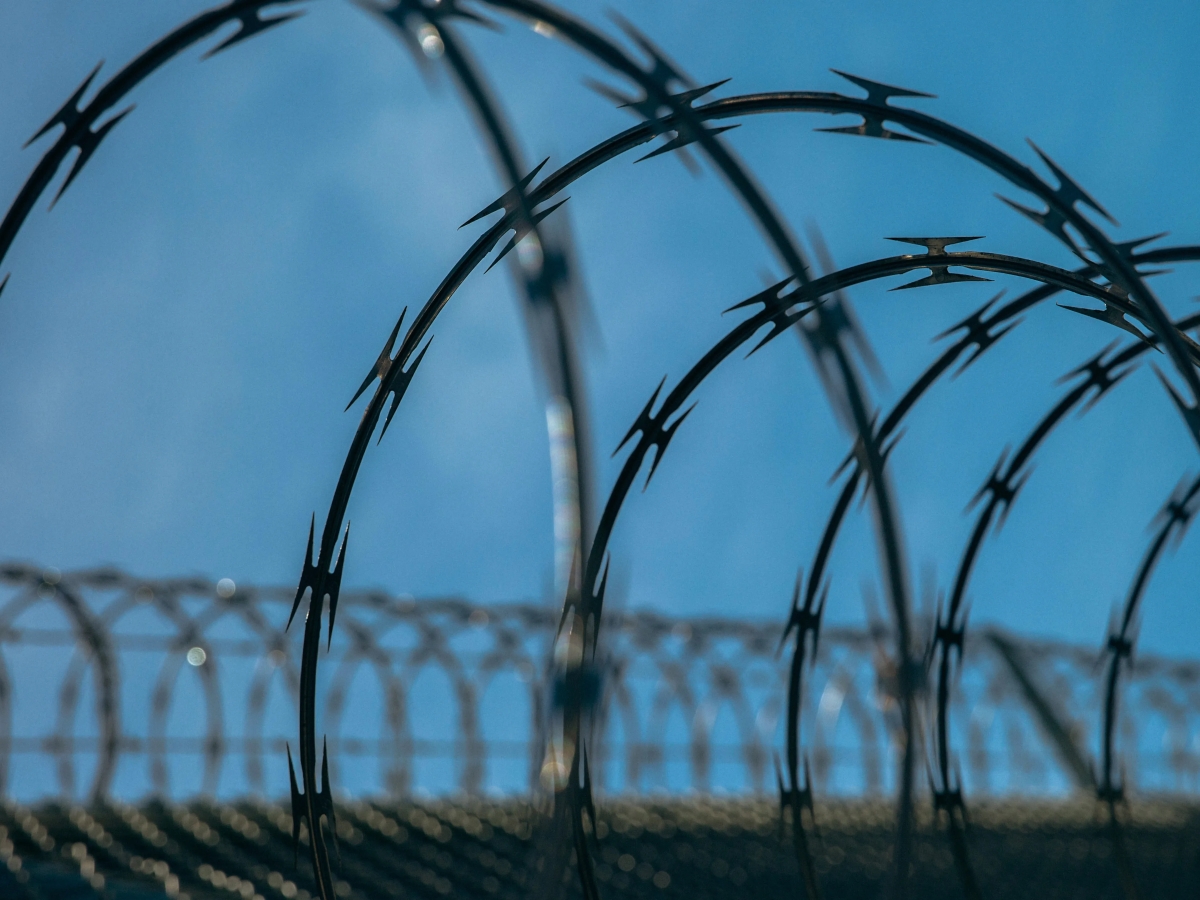 A pesar de las garantías de EE. UU., el preso de Guantánamo liberado en Argelia fue encarcelado y maltratado de inmediato