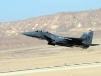 Una enorme base aérea con un pequeño país&nbsp;adjunto