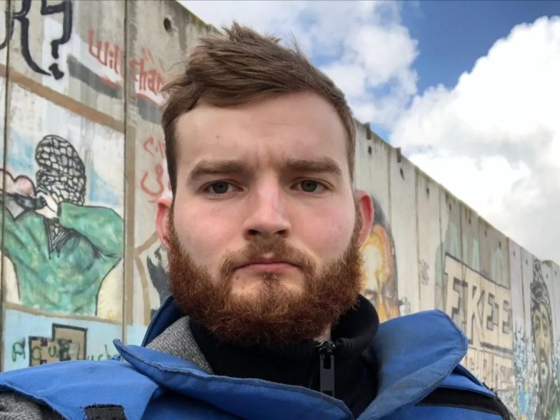 Youtube elimina la cuenta del periodista Robert Inlakesh, que informaba desde Palestina, alegando que es un agente de&nbsp;Irán