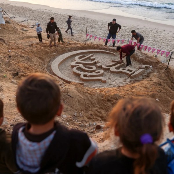 Ramadán entre ruinas: Los palestinos de Gaza celebran por tercera vez el mes sagrado en medio del dolor y el&nbsp;desplazamiento