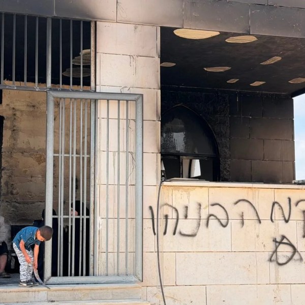 Oleada de ataques de colonos israelíes contra mezquitas, viviendas y comercios palestinos por toda&nbsp;Cisjordania